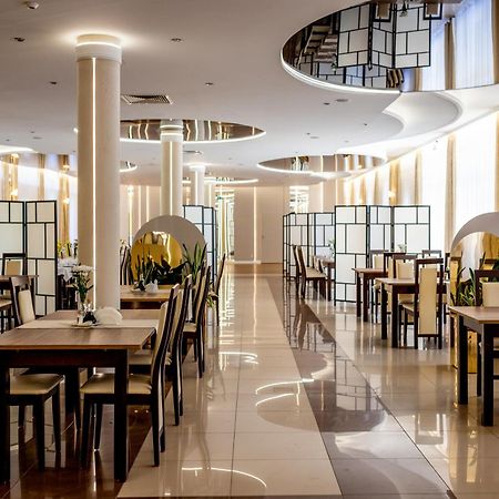 Hotel Trzy Korony à Głogów Małopolski Extérieur photo