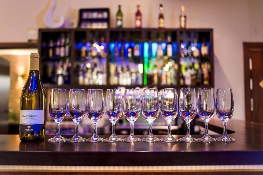 Hotel Trzy Korony à Głogów Małopolski Extérieur photo